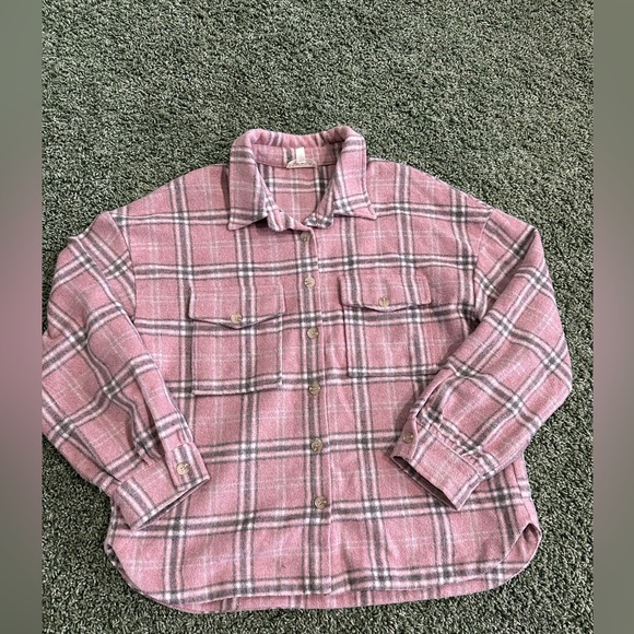 •Boutique Shacket• - Picture 1 of 3